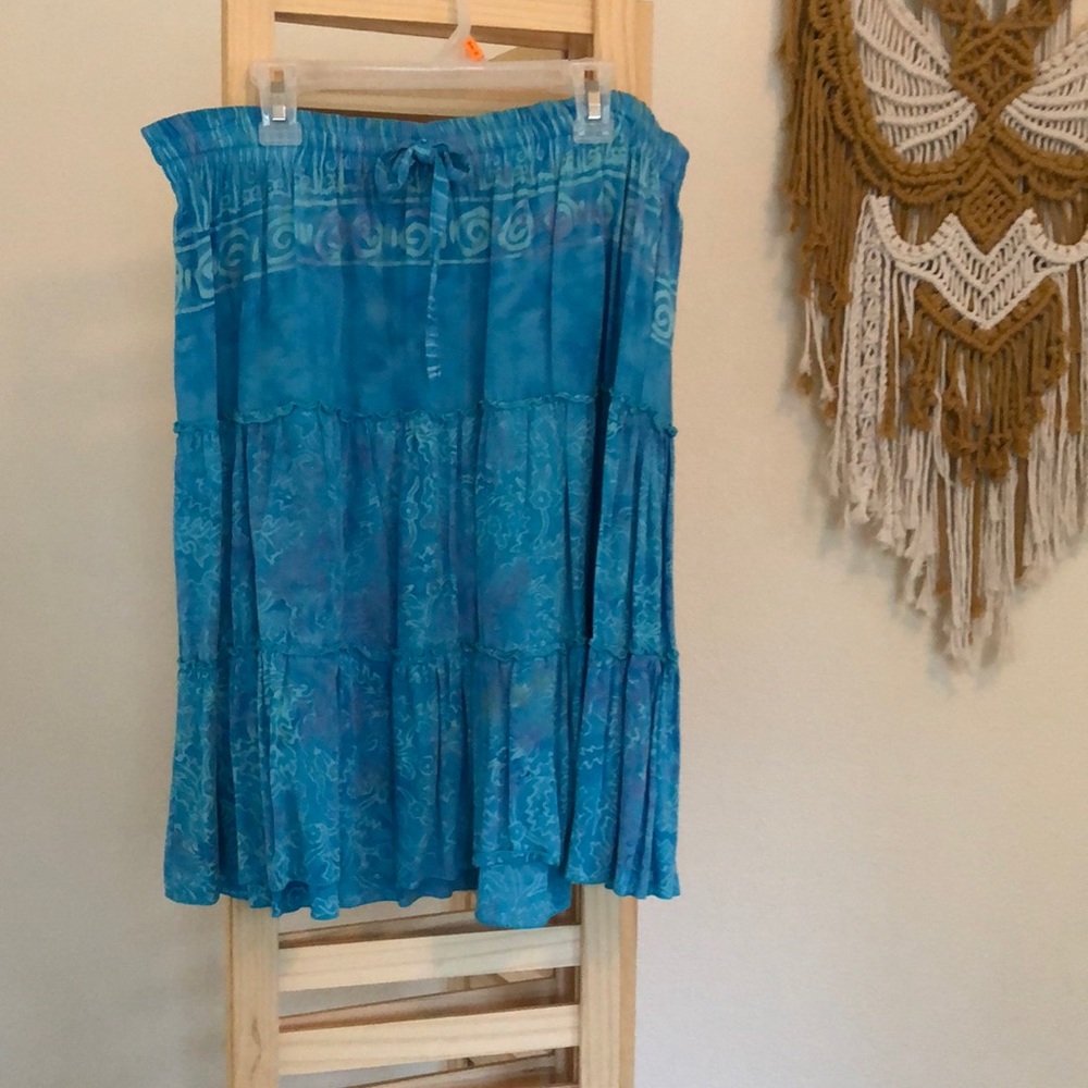 Mid length skirt